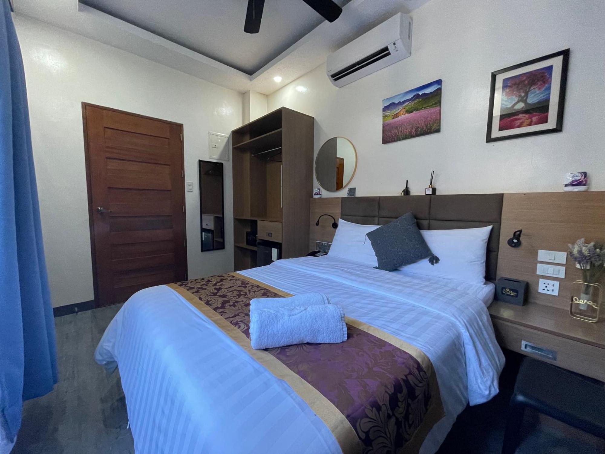Casa Marco Suites Puerto Galera Powered By Cocotel Exterior foto