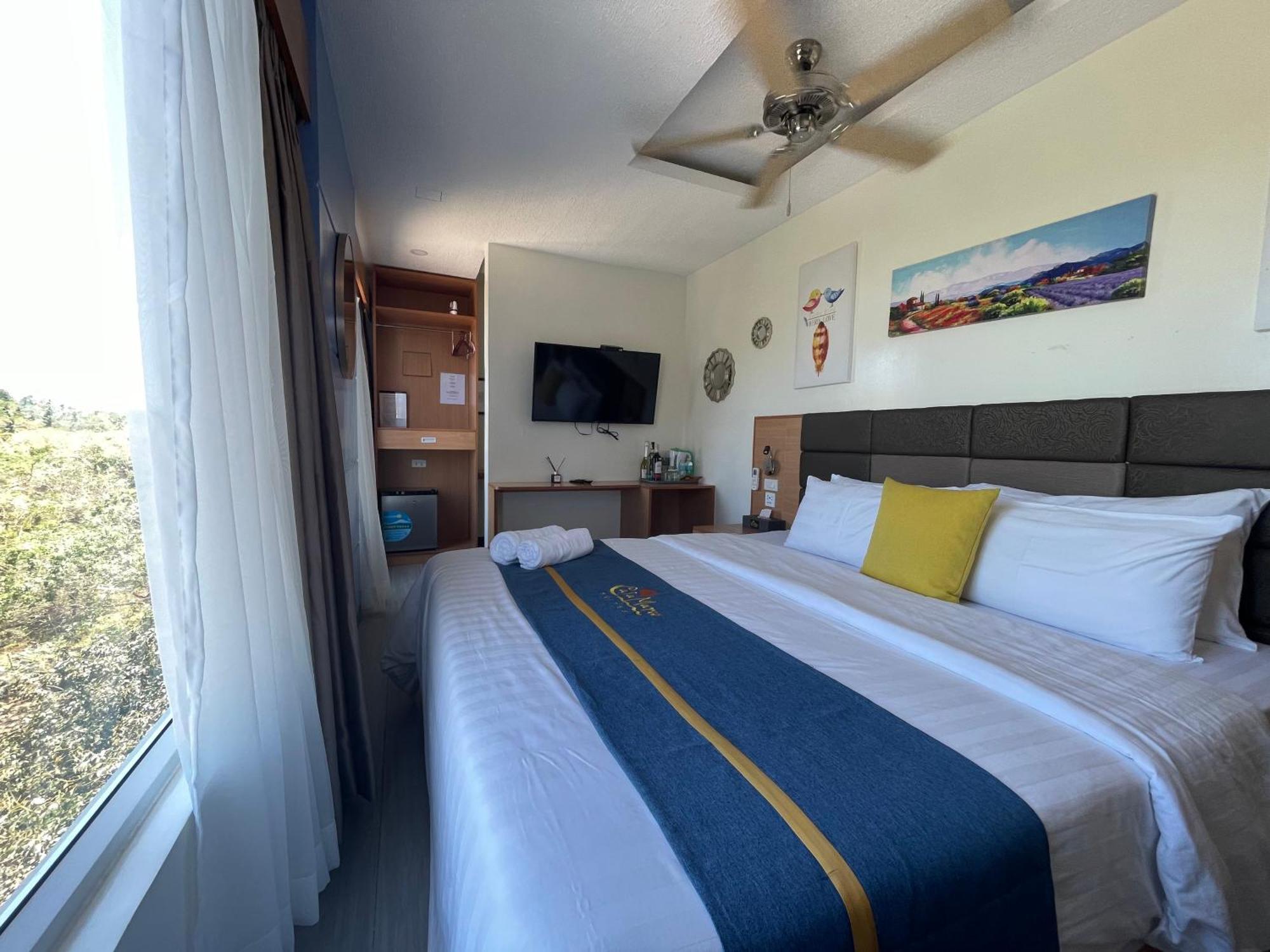 Casa Marco Suites Puerto Galera Powered By Cocotel Exterior foto