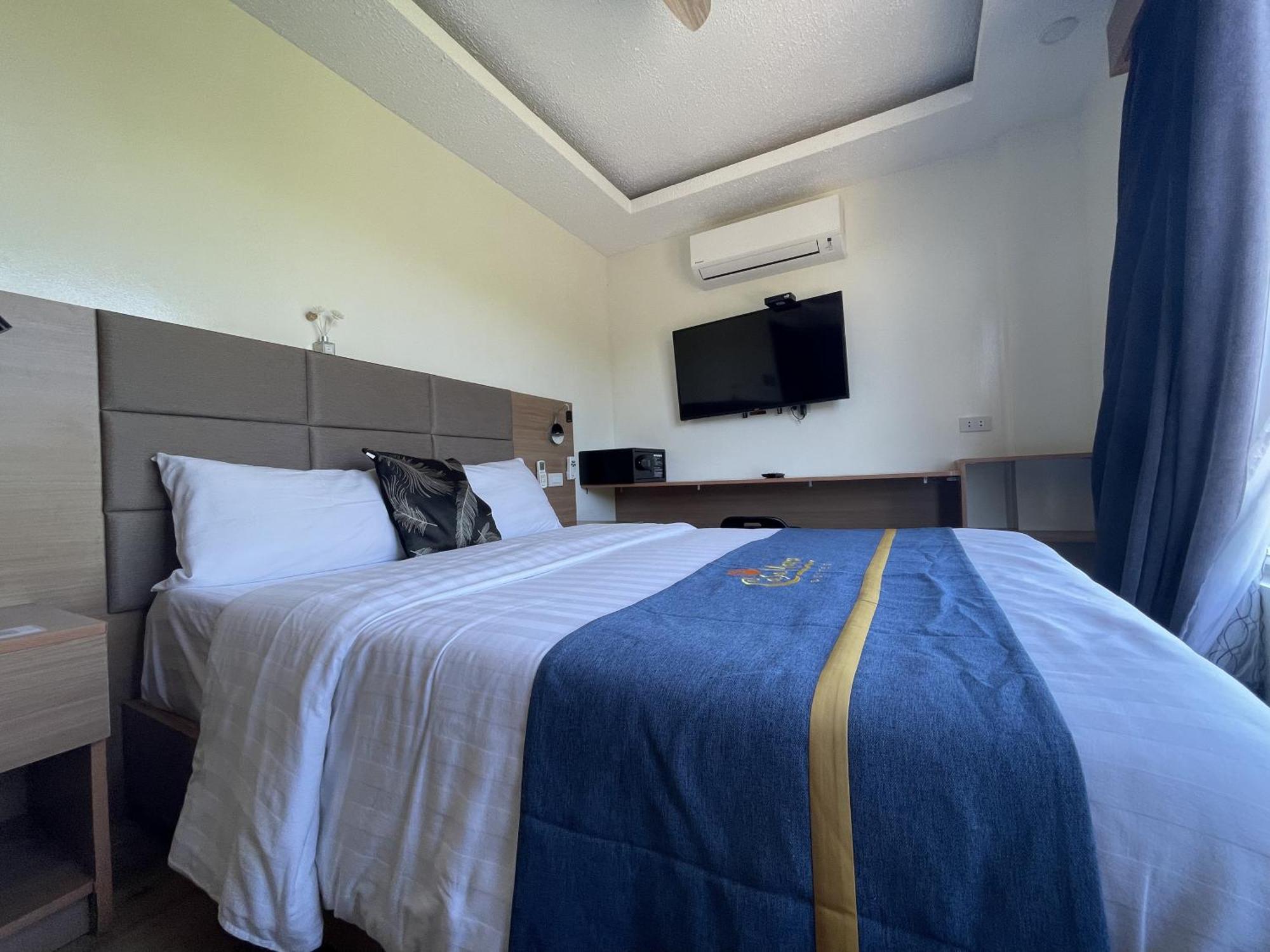 Casa Marco Suites Puerto Galera Powered By Cocotel Exterior foto