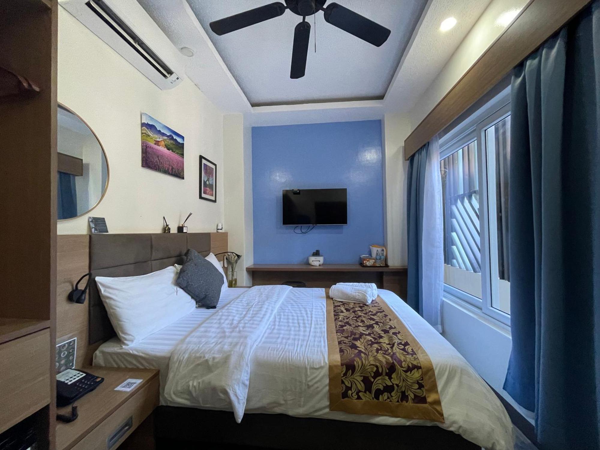 Casa Marco Suites Puerto Galera Powered By Cocotel Exterior foto