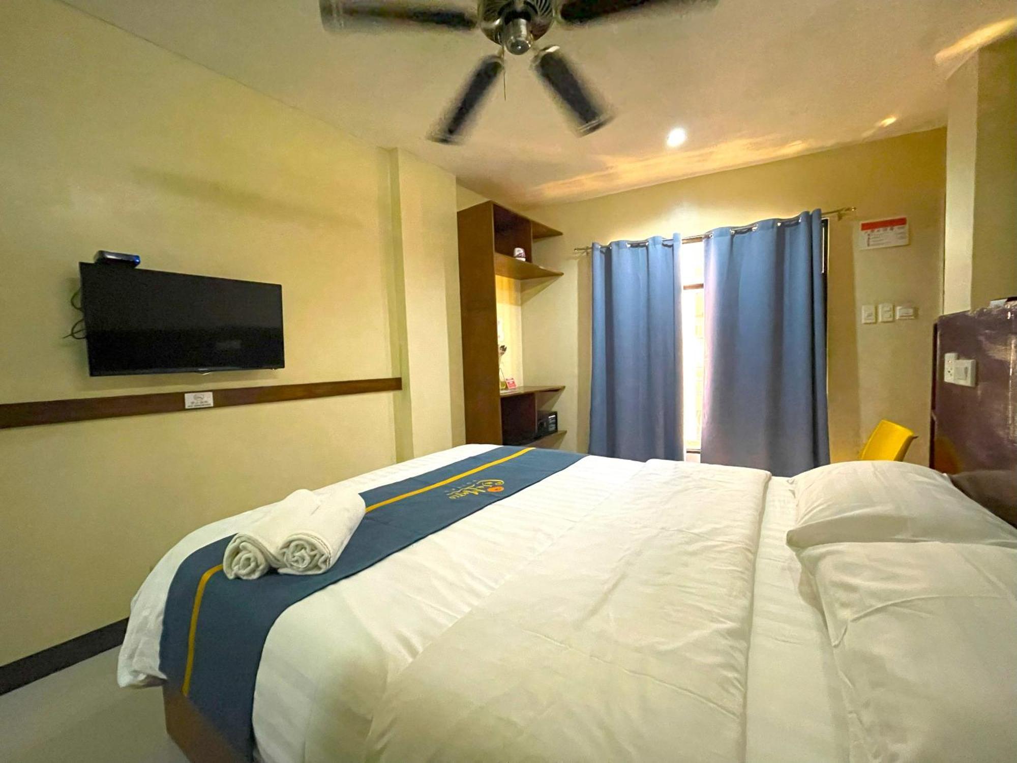 Casa Marco Suites Puerto Galera Powered By Cocotel Exterior foto
