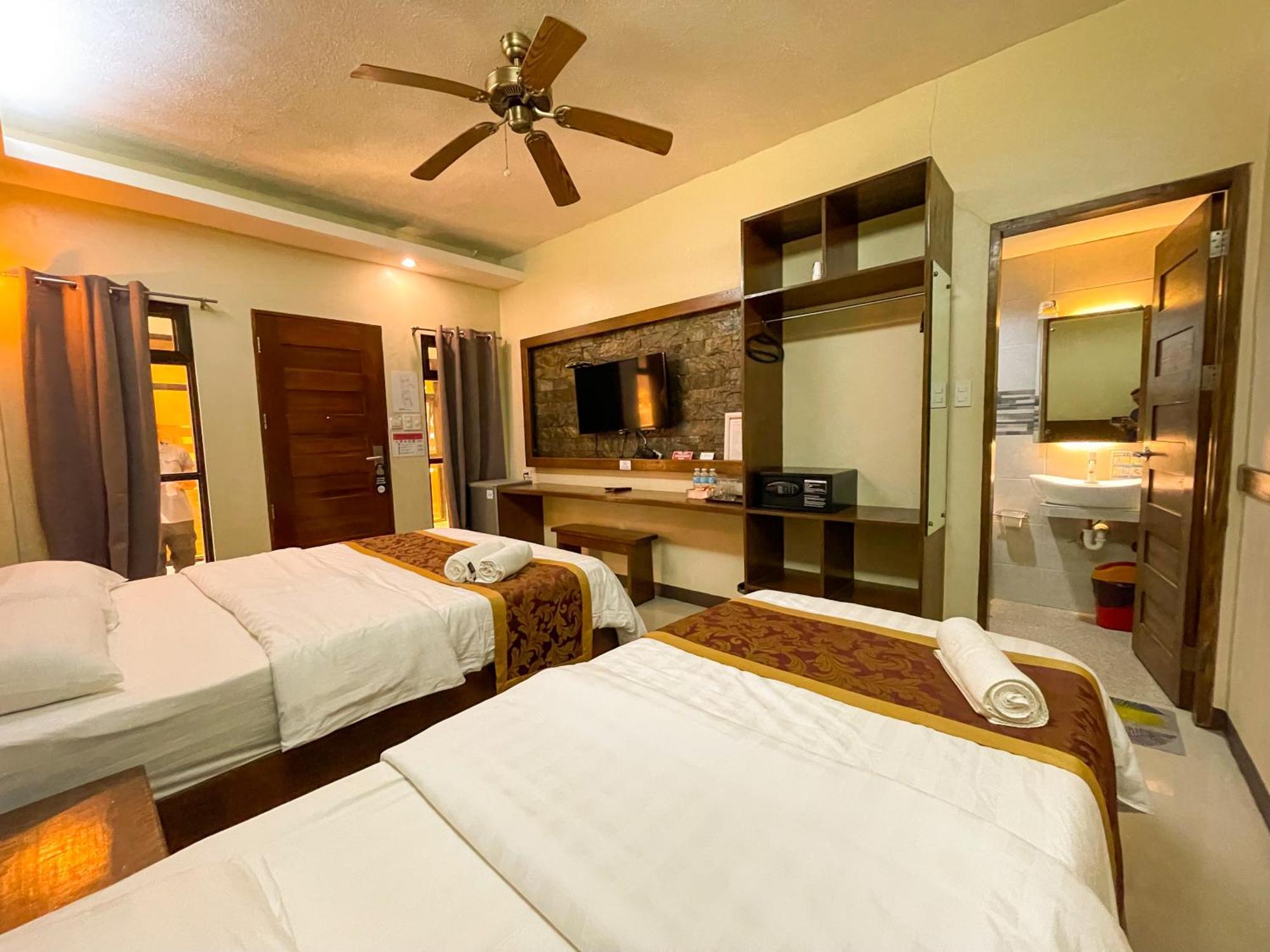 Casa Marco Suites Puerto Galera Powered By Cocotel Exterior foto
