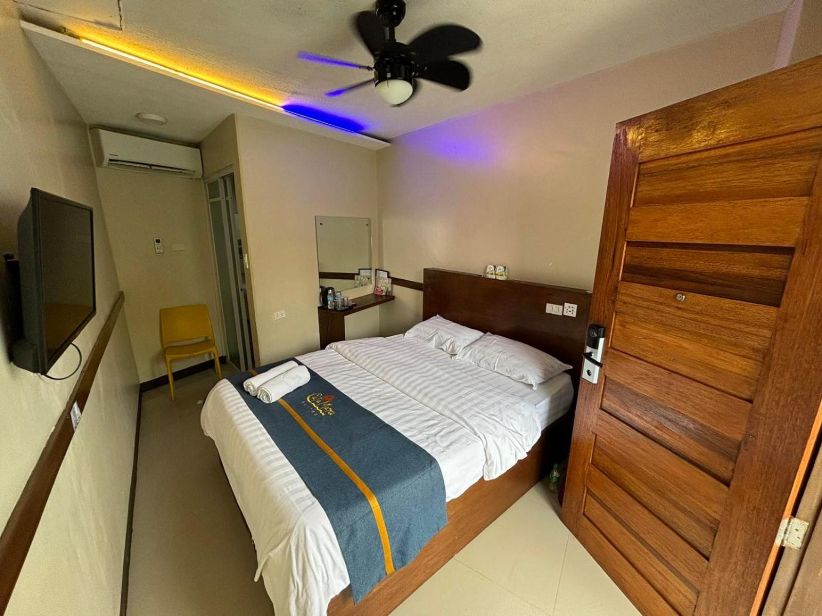 Casa Marco Suites Puerto Galera Powered By Cocotel Exterior foto